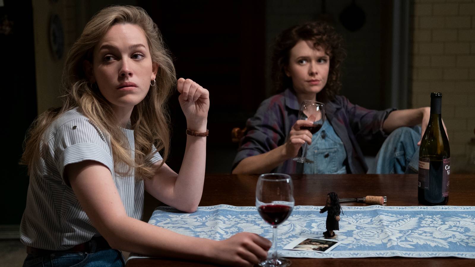 Dani and Jamie in The Haunting of Bly Manor