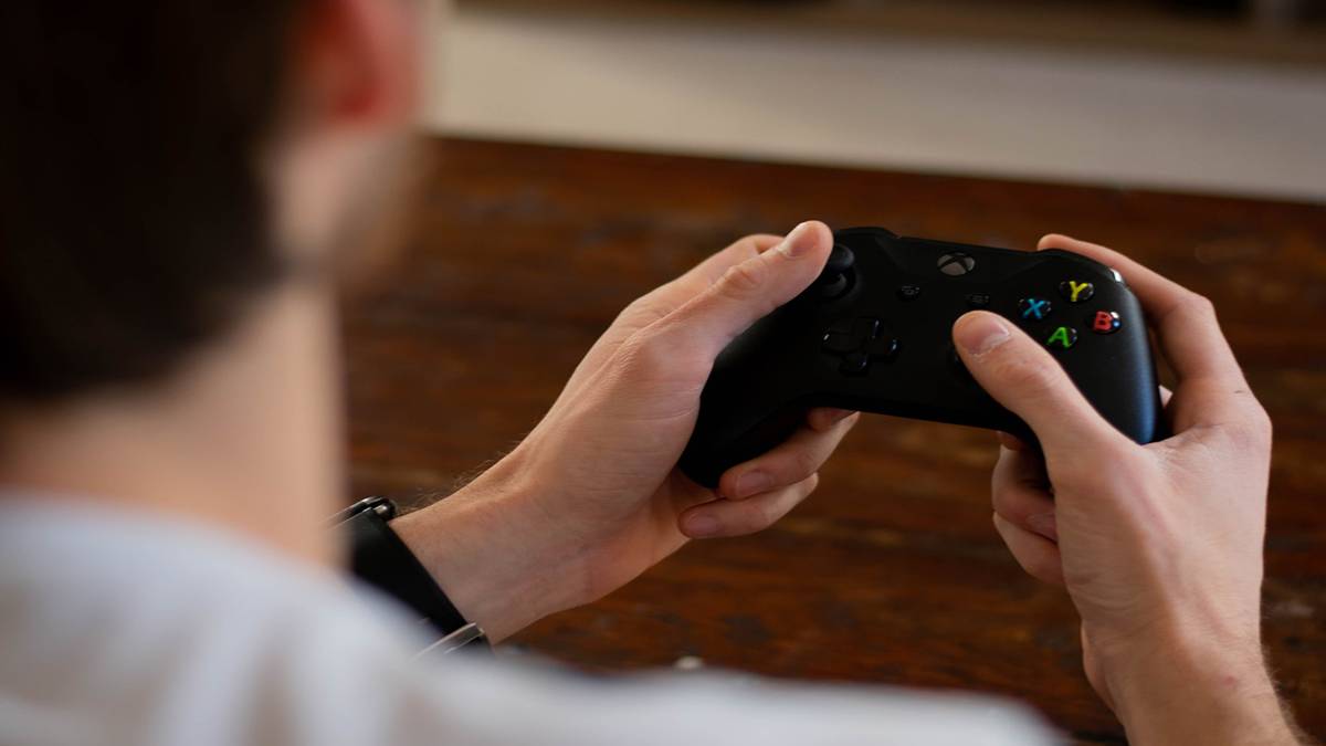 Gamer holding Xbox One controller