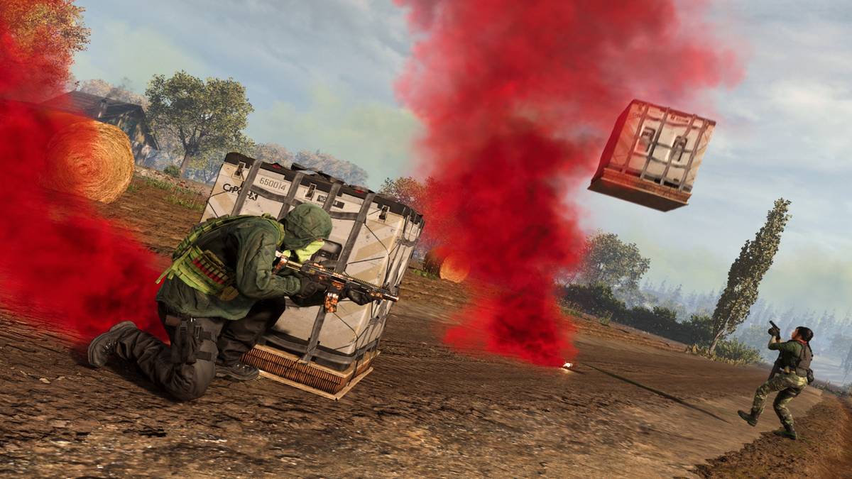 warzone players fighting over multiple loadout drops