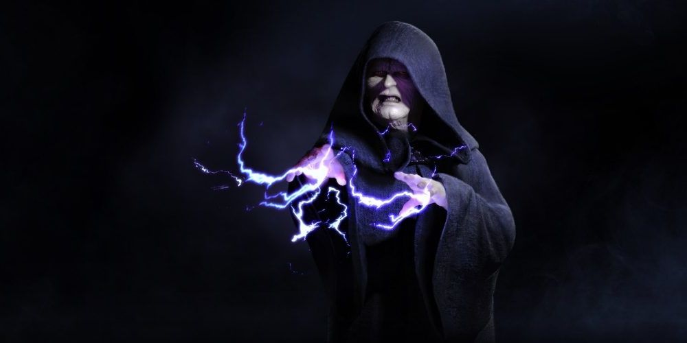 Palpatine shoots lightning in Star Wars Battlefront II