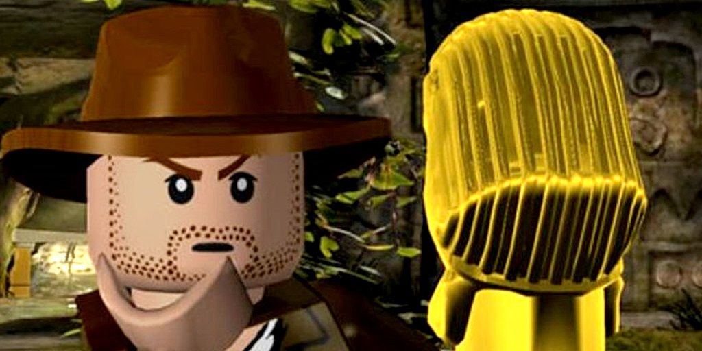 Indy and the golden idol in Lego Indiana Jones