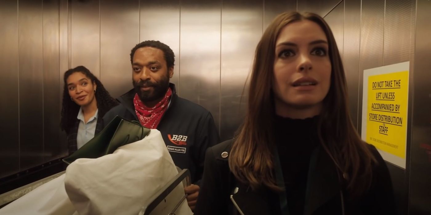 Anne Hathaway and Chiwetel Ejiofor in an elevator in Locked Down