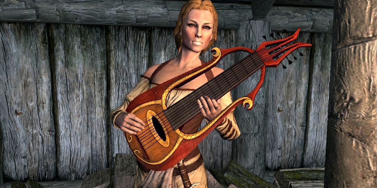 Lynly Star-Sung holding her lute