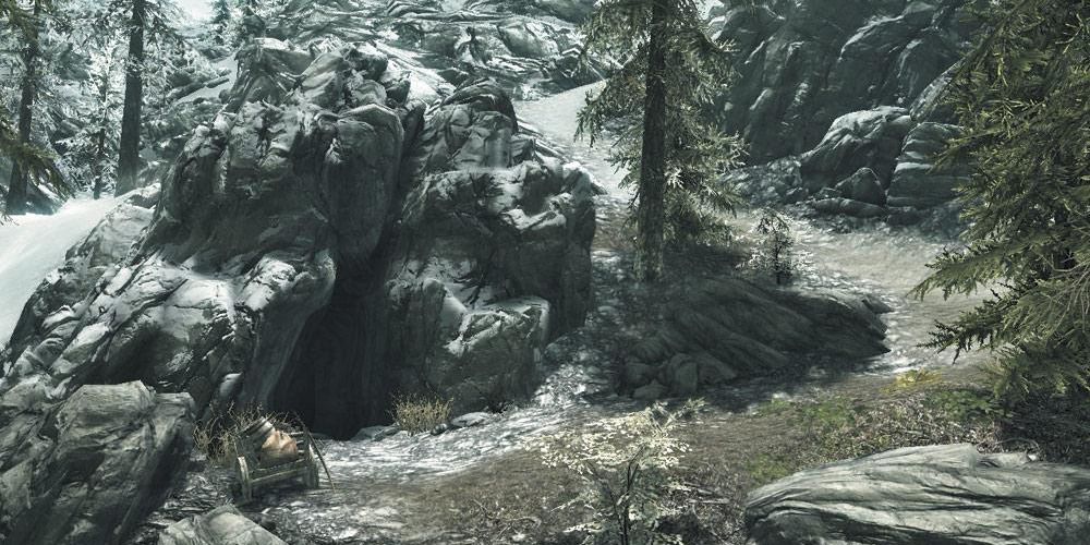 Tolvalds Cave entrance in Skyrim