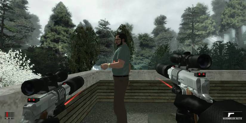 Agent 47 dual-wielding his Silverballers in Hitman: Blood Money