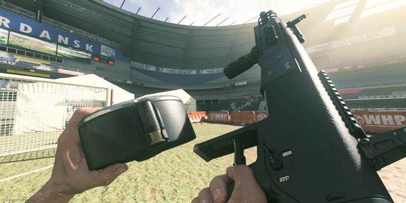 player reloading jak 12 warzone