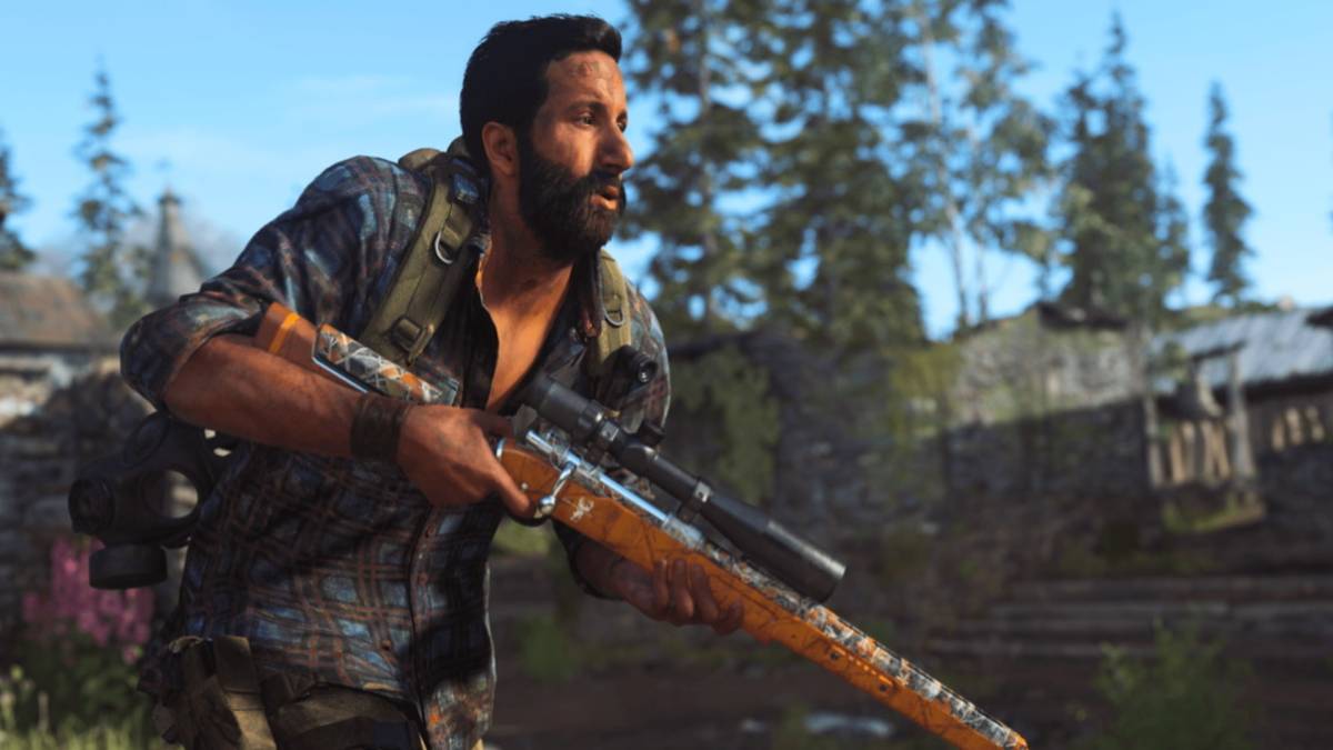 player holding modern warfare and warzones kar98k