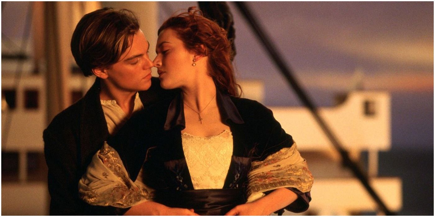 leonardo dicaprio and kate winslet kissing in titanic