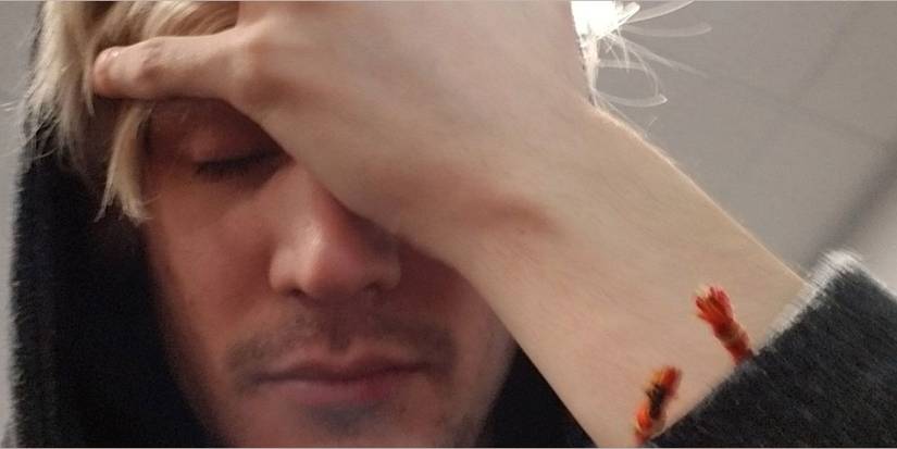 xqc annoyed facepalm twitch streamer