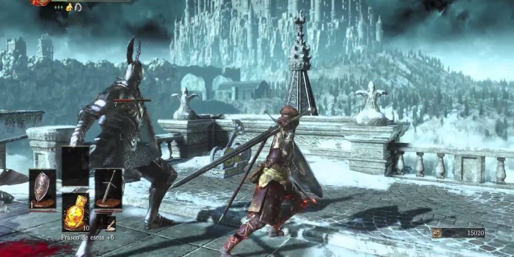 Игрок сражается с серебряным рыцарем в Dark Souls III