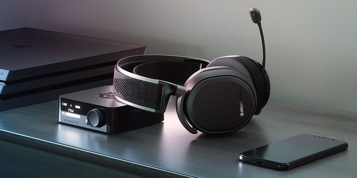 Steelseries Arctis Pro Wireless laying down