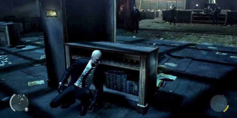 Hitman 3. hiding from security guards.