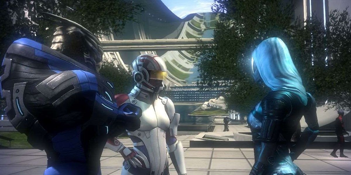 Shepard speaks with Garrus and Tali in Mass Effect