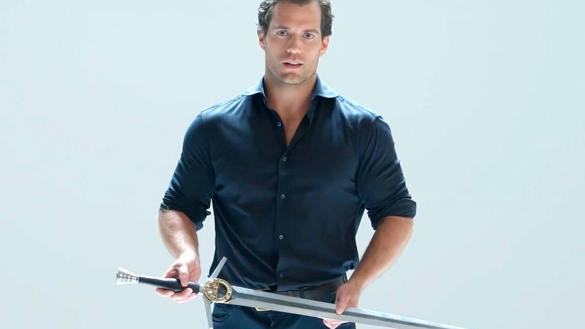henry cavill with sword