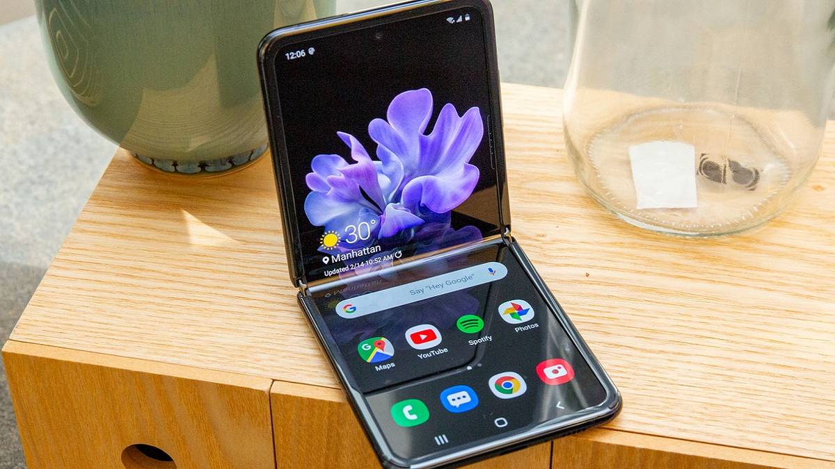 Samsung Galaxy Z Flip 5G phone