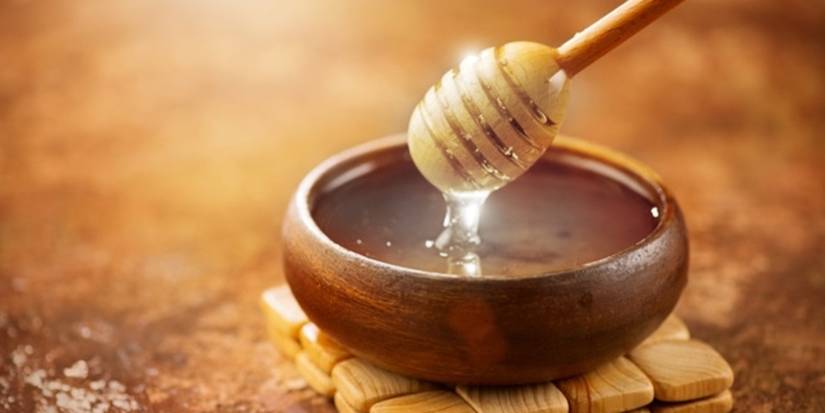 image of honey where the golden syrup has been desaturated.