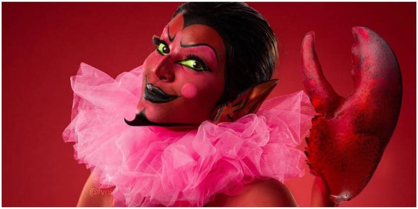 A cosplayers looking like HIM's classic look