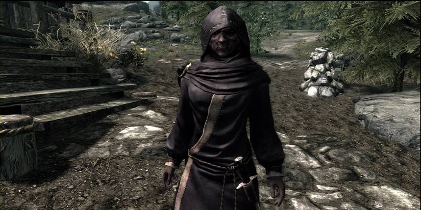 Skyrim Dumner Mage Dravynea the Stoneweaver Outdoors Blue Robe