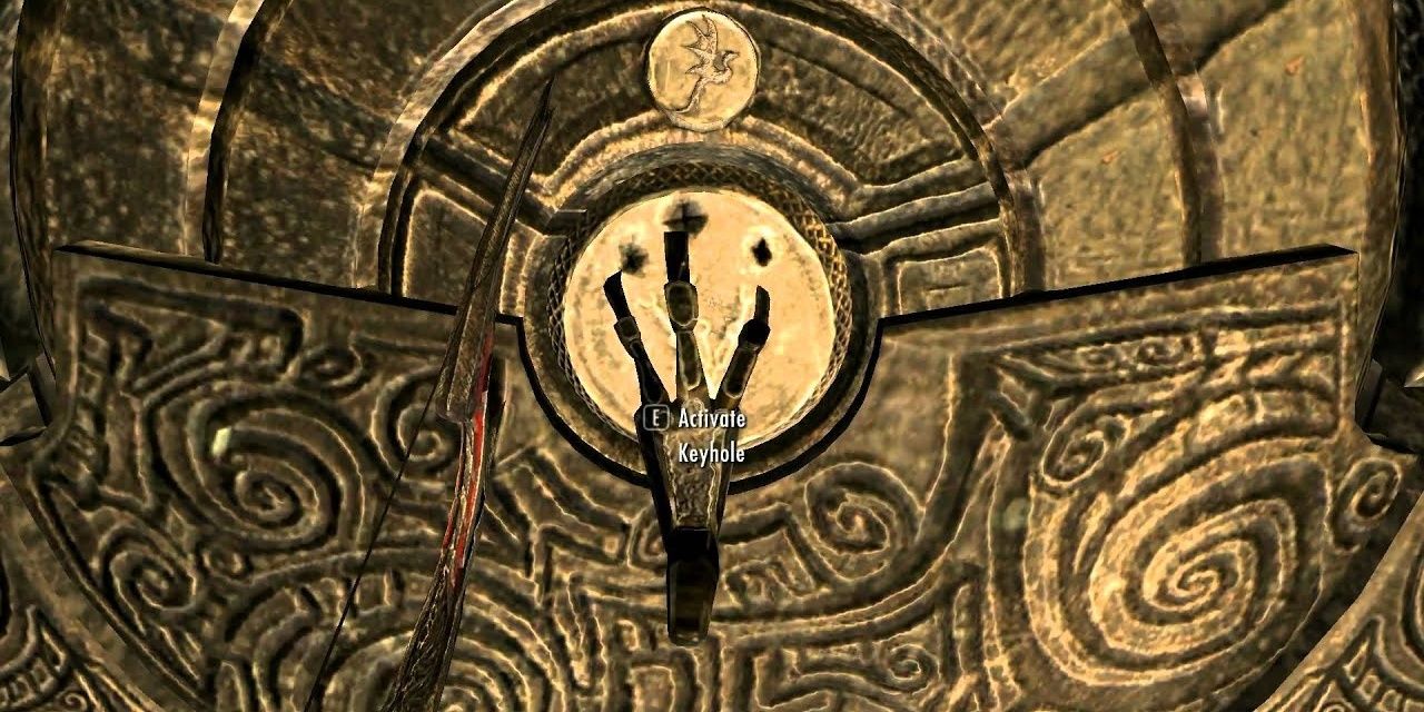 Ebony Dragon Claw Being Inserted Into Door From The Elder Scrolls V Skyrim