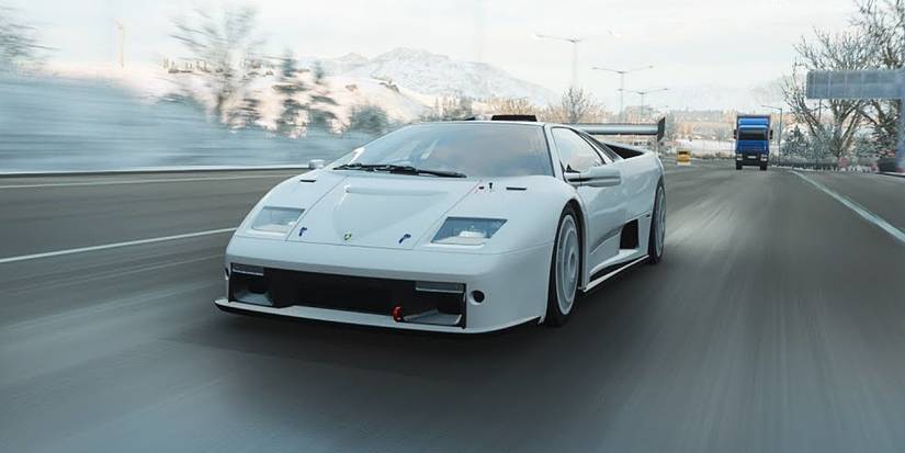 Forza Horizon 4 Lamborghini Diablo GTR driving on icy road in winter
