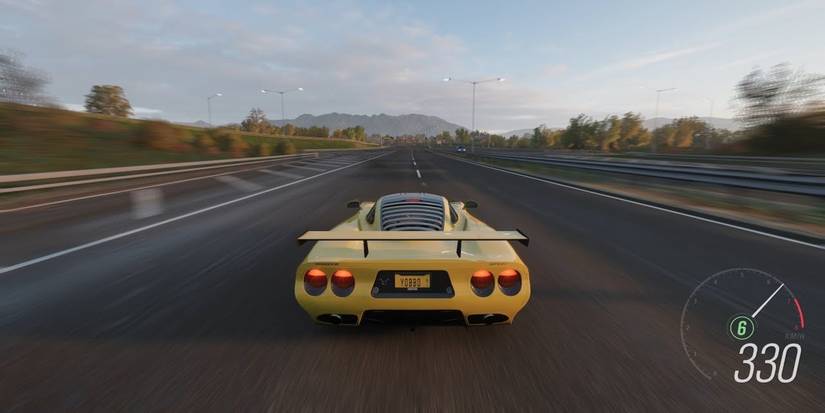 Forza Horizon 4 Mosler mt900s speeding across straightaway