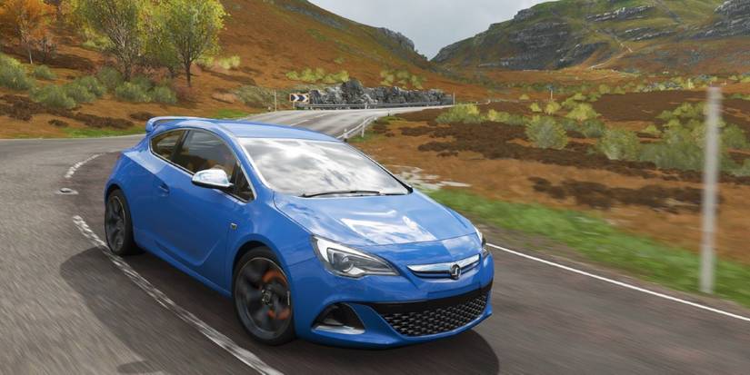 Forza Horizon 4 Vauxhall Astra VXR head on rounding turn on field street