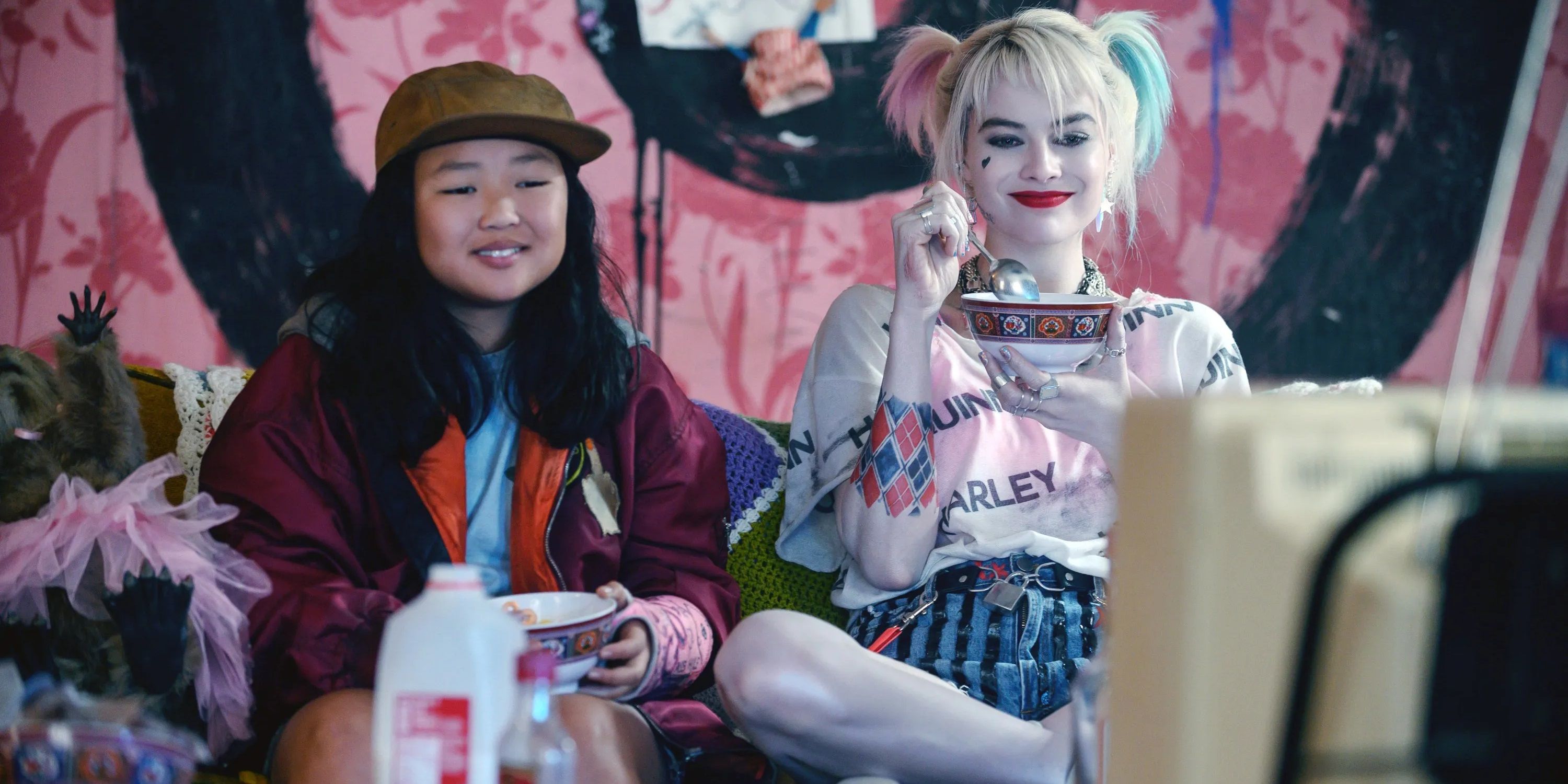 Harley and Cass sit in Harley's apartment in Birds of Prey