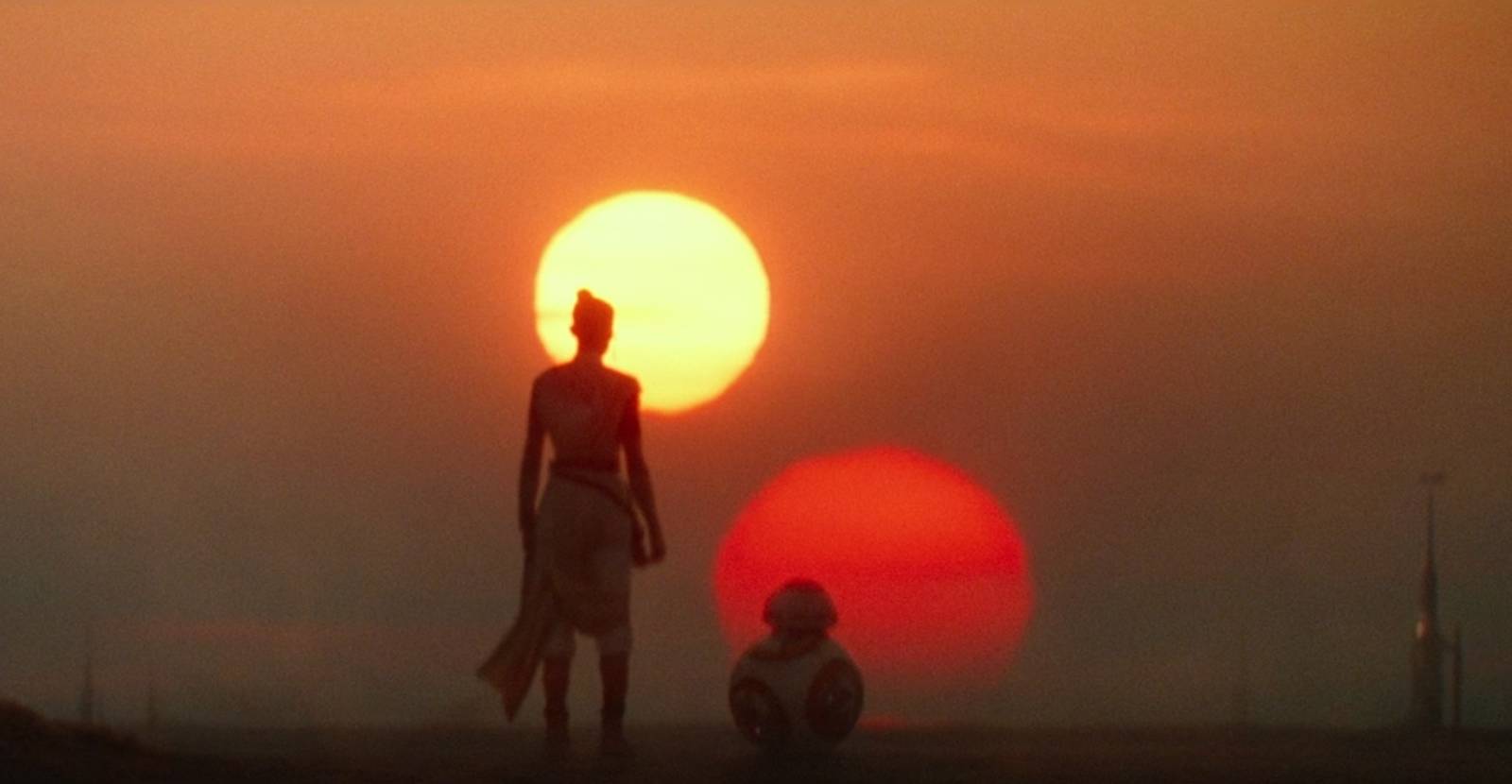 Rey and BB-8 in the final shot of The Rise of Skywalker
