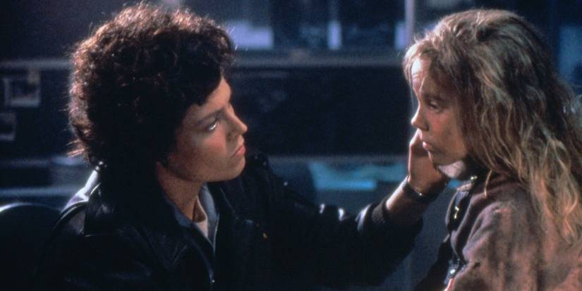 Ripley comforts Newt in Aliens