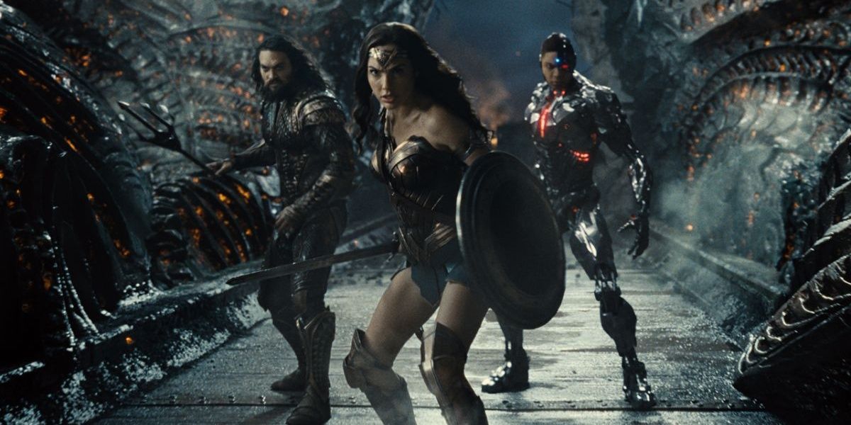 aquaman wonder woman and cyborg face off against steppenwolf Cropped