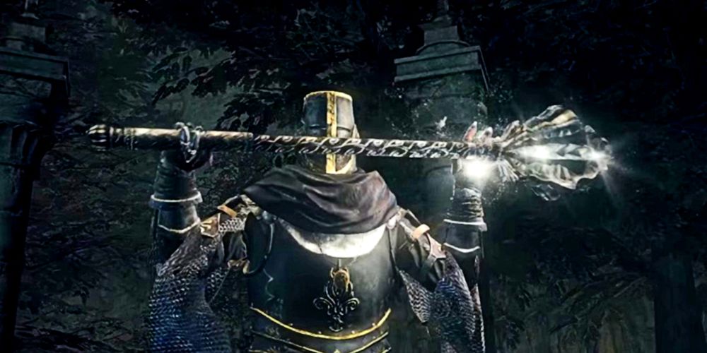 A Cathedral Knight buffing their Great Mace in Dark Souls 3
