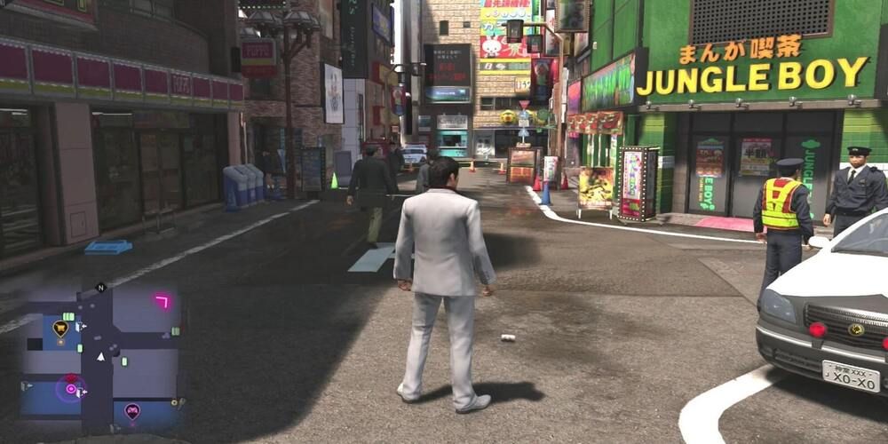 Kiryu standing in the street - yakuza 5