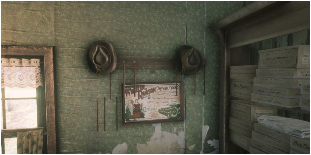 Two versions of Arthur's hat found in the general store Red Dead Redemption 2