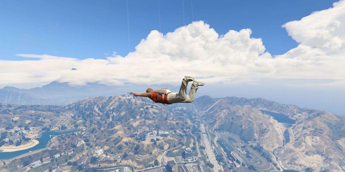 Skydiving into a pool challenge in GTA online