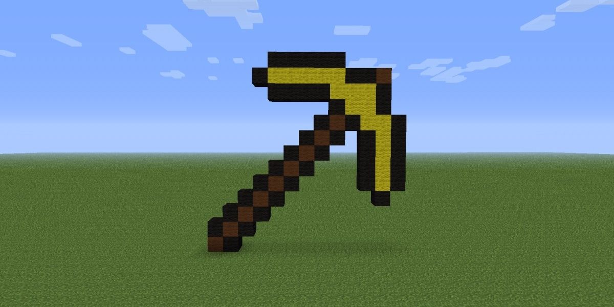 Large replica of a gold pickaxe Minecraft