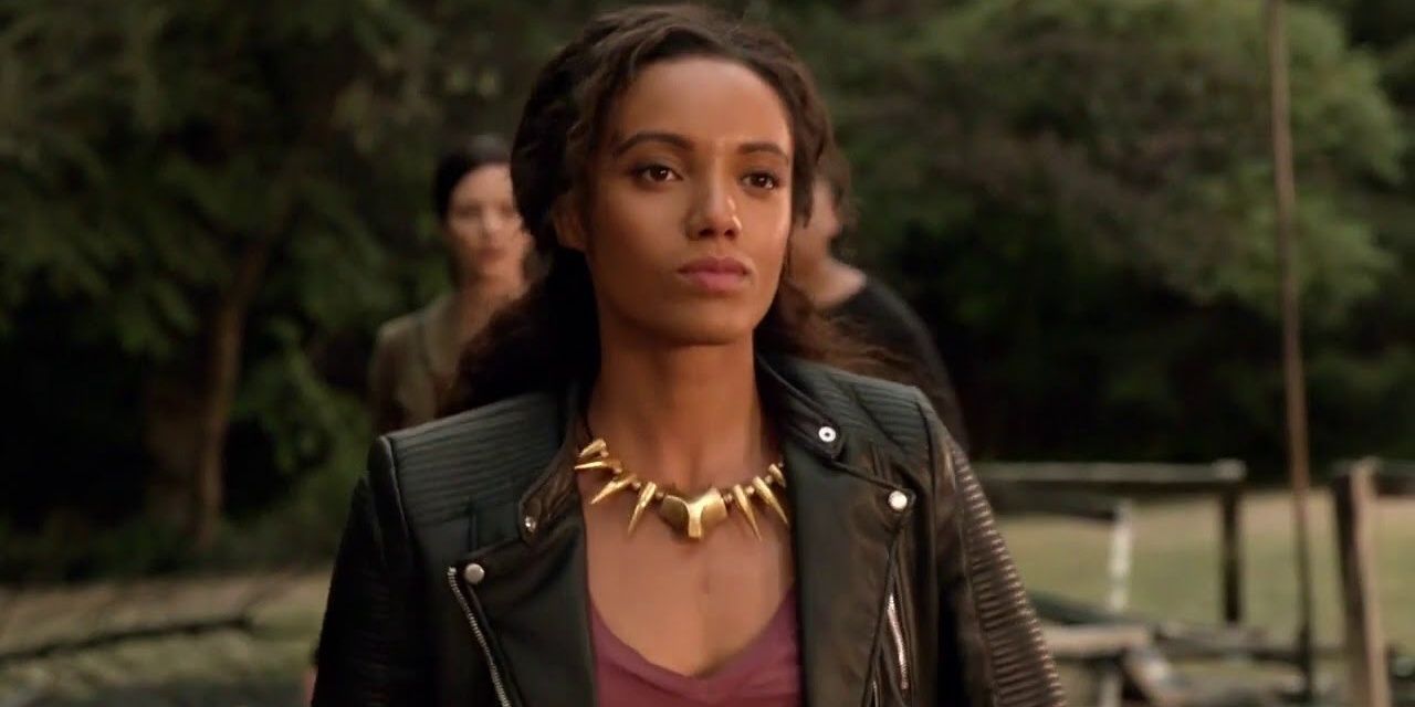 Legends of Tomorrow Amaya wears the totem necklace