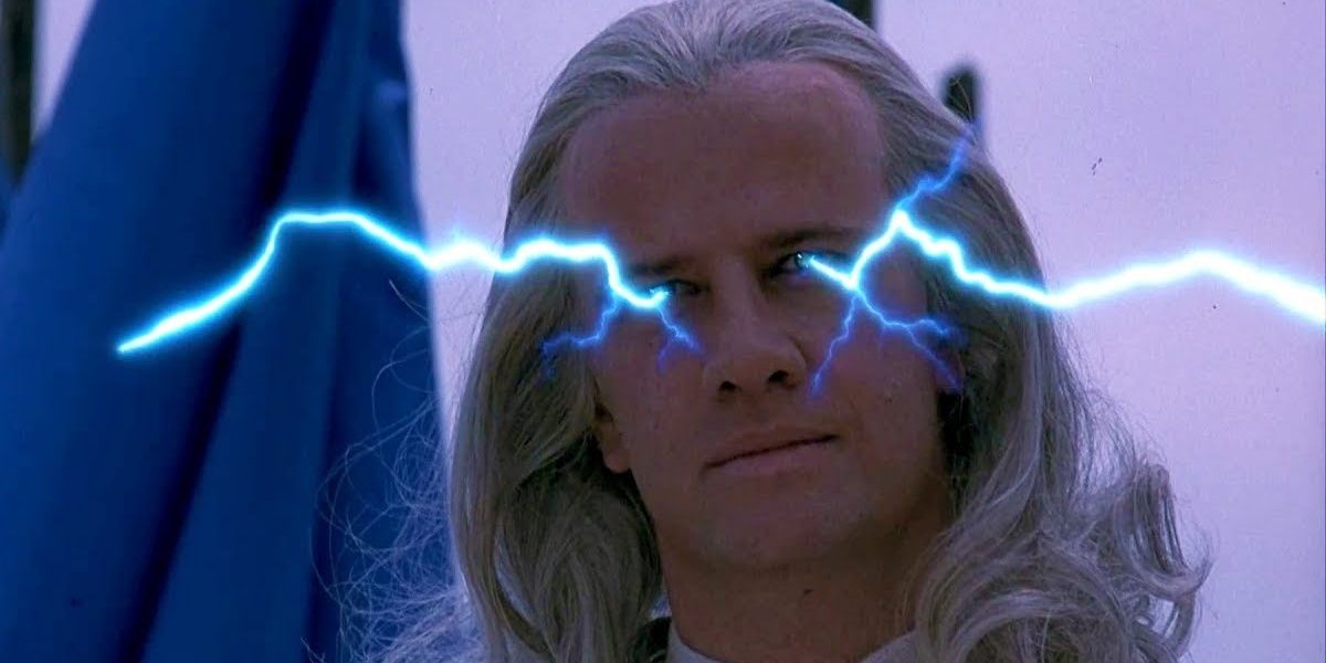 Raiden showing lightning powers in Mortal Kombat 1995