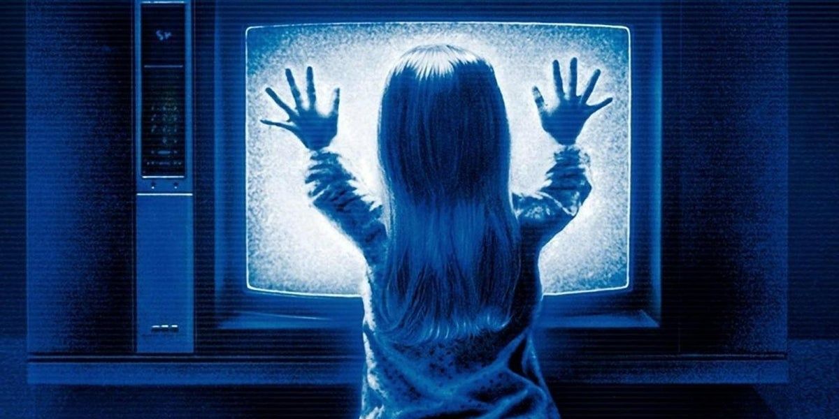 Young Heather touches TV in Poltergeist