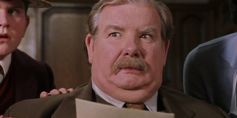 Harry Potter Vernon Dursley reads the letter from Hogwarts
