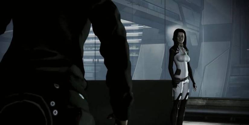 Shlangi bilan külotlar Rossiya plyajdagi hojatxonalarda yashirin kameralar