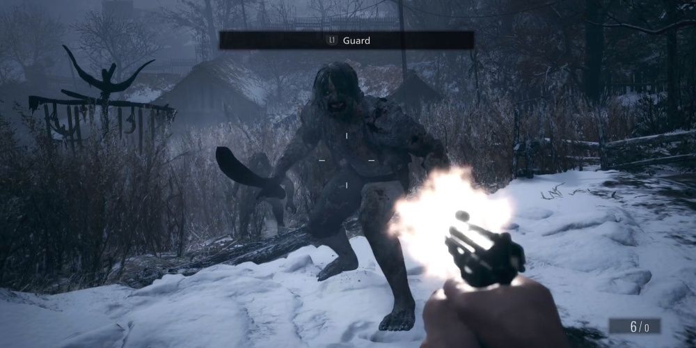 Resident Evil Village Итан сражается с ликаном из пистолета