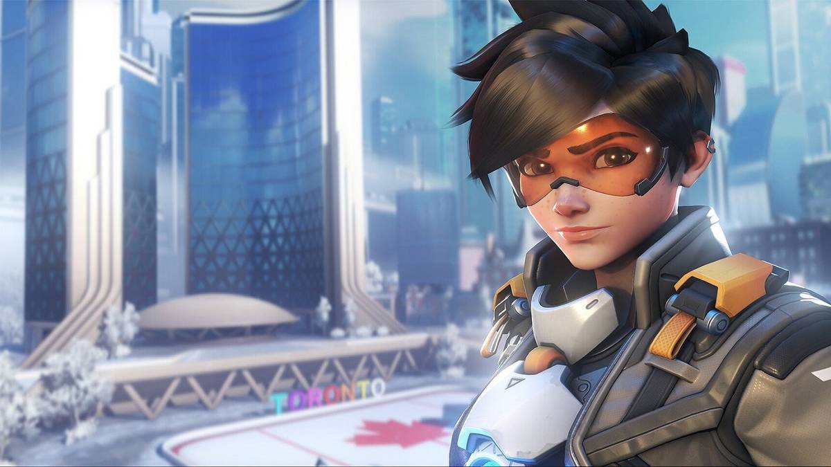 One fan shared her cosplay of Tracer's look in Overwatch 2