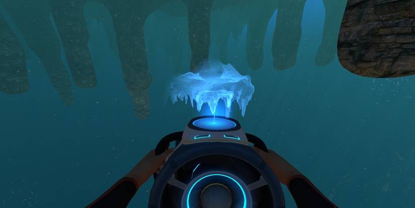 Seaglide underwater in Subnautica Below Zero