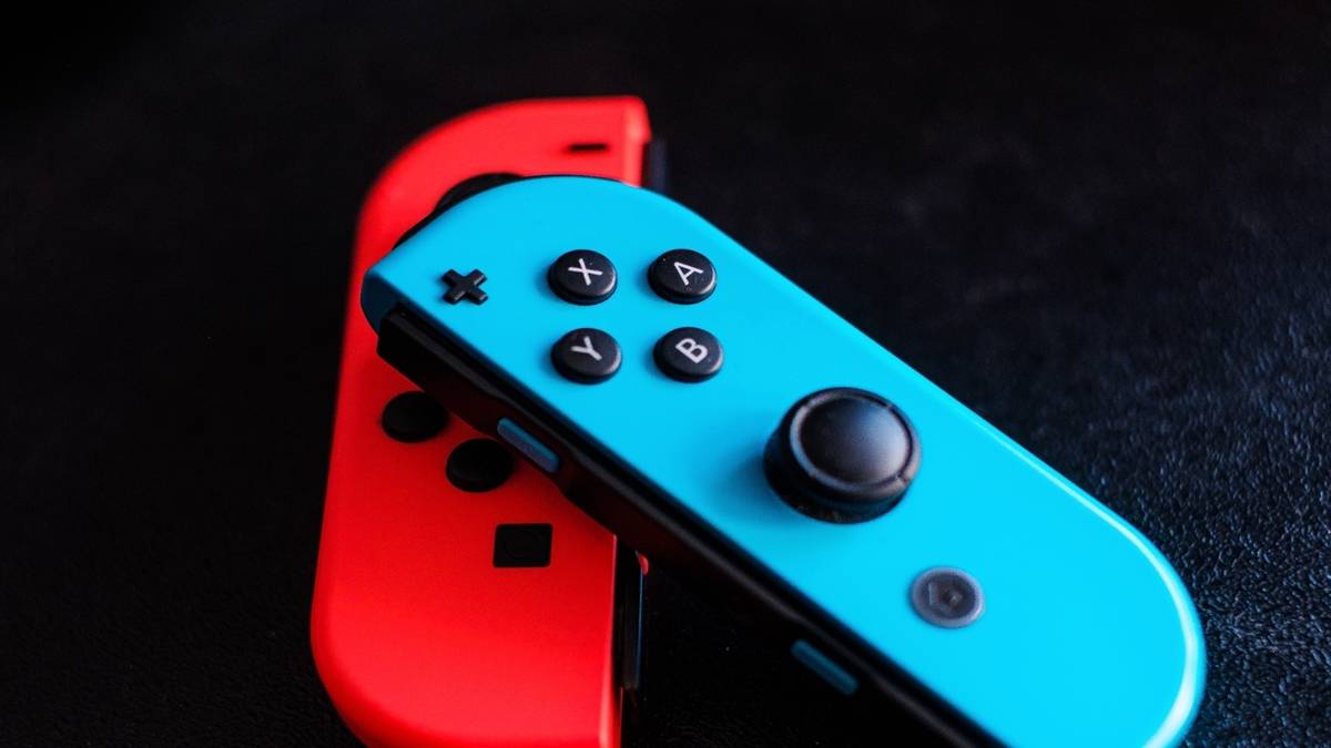 switch blue and red joy con