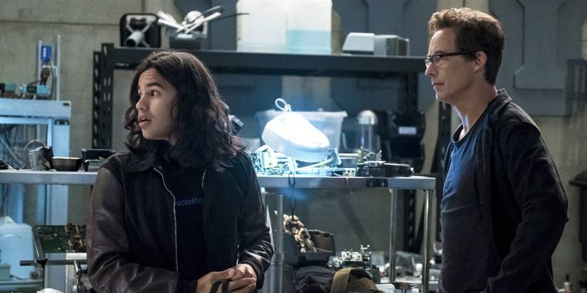 Carlos Valdes as Cisco Ramon and Tom Cavanagh as Harrison Wells on The Flash CW