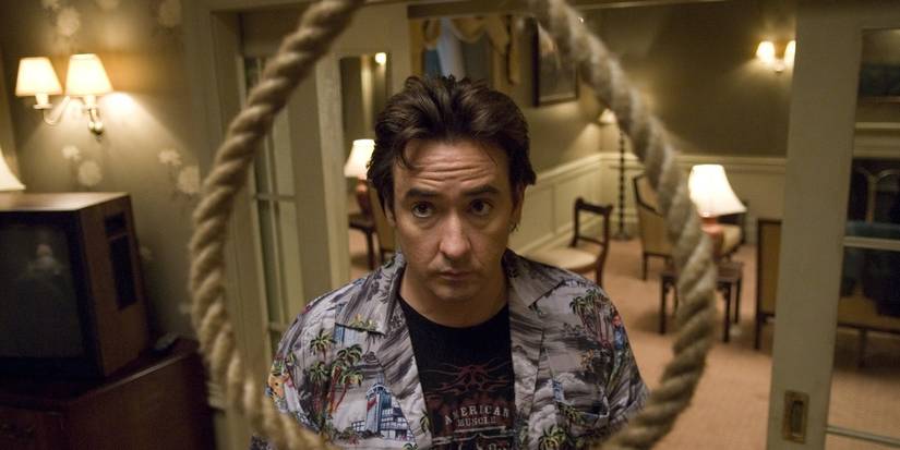 The main character in 1408 looking at a noose