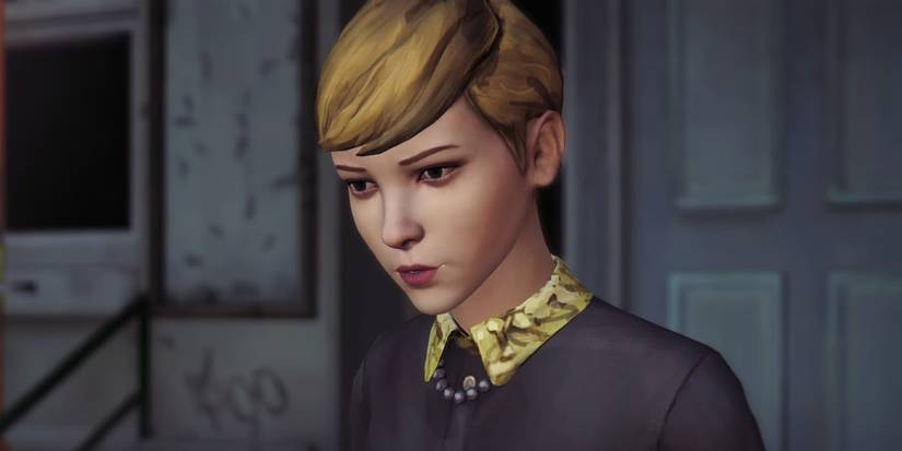 Victoria in black shirt.