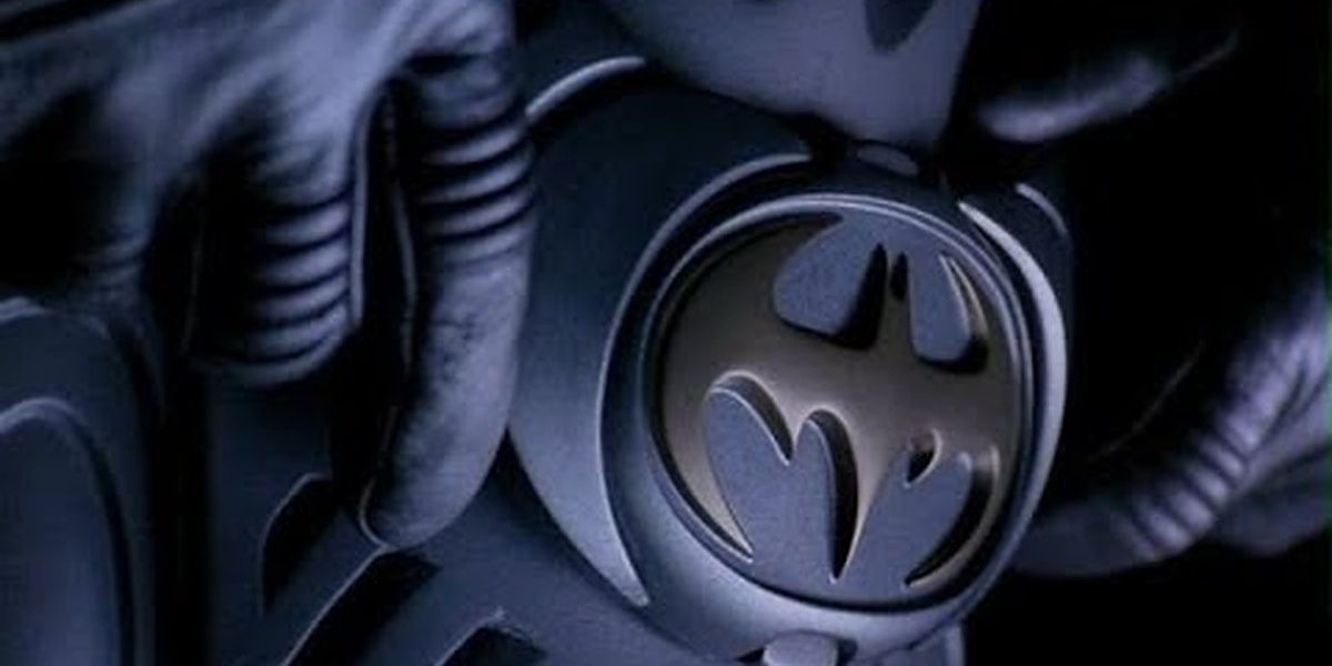 Batman puts on his belt in Batman Forever