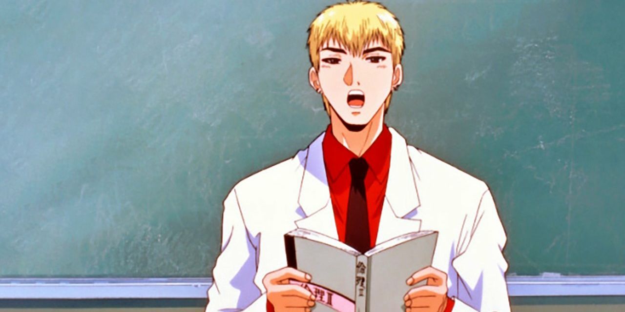 Gran maestro Onizuka enseñando en un salón de clases.
