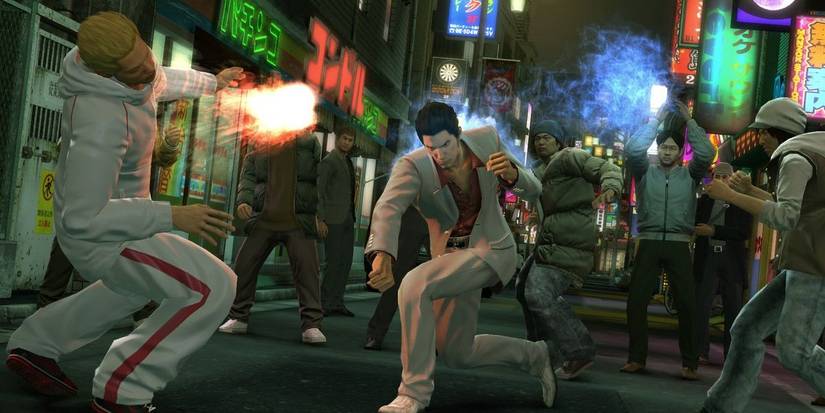 Kazuma Kiryu fighting thugs in Yakuza Kiwami
